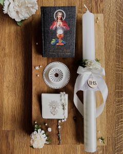 Zestaw na Pierwszą Komunię - świeca personalizowana, różaniec w etui i modlitewnik, okapnik GRATIS