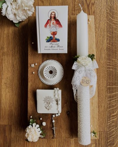 Zestaw na Pierwszą Komunię - świeca personalizowana, różaniec w etui i modlitewnik, okapnik GRATIS