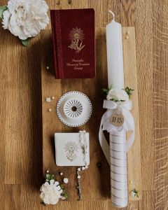 Zestaw na Pierwszą Komunię - świeca personalizowana, różaniec w etui i modlitewnik, okapnik GRATIS