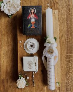 Zestaw na Pierwszą Komunię - świeca personalizowana, różaniec w etui i modlitewnik, okapnik GRATIS