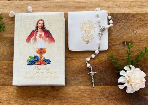 Zestaw komunijny - biały różaniec serduszka w etui i modlitewnik