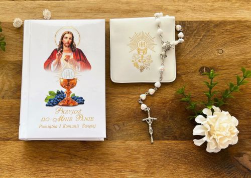 Zestaw komunijny - biały różaniec serduszka w etui i modlitewnik