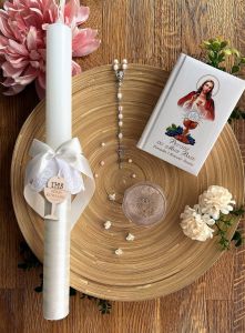 Zestaw na Pierwszą Komunię - świeca personalizowana, różaniec w etui i modlitewnik, okapnik GRATIS