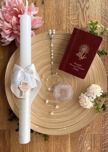 Zestaw na Pierwszą Komunię - świeca personalizowana, różaniec w etui i modlitewnik, okapnik GRATIS