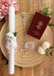 Zestaw na Pierwszą Komunię - świeca personalizowana, różaniec w etui i modlitewnik, okapnik GRATIS