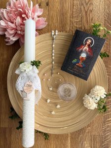 Zestaw na Pierwszą Komunię - świeca personalizowana, różaniec w etui i modlitewnik, okapnik GRATIS