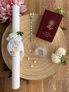 Zestaw na Pierwszą Komunię - świeca personalizowana, różaniec w etui i modlitewnik, okapnik GRATIS