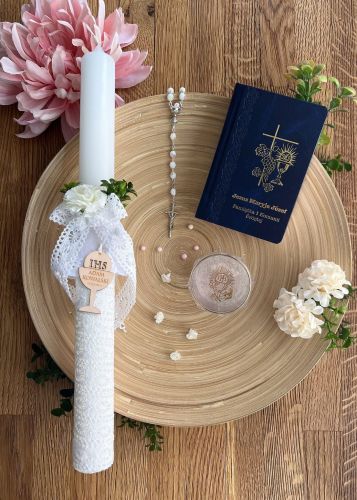 Zestaw na Pierwszą Komunię - świeca personalizowana, różaniec w etui i modlitewnik, okapnik GRATIS