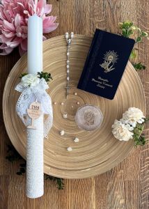 Zestaw na Pierwszą Komunię - świeca personalizowana, różaniec w etui i modlitewnik, okapnik GRATIS