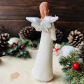 Aniołek z różą figurka 15 cm