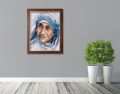 Obraz religijny na płótnie Święta Matka Teresa - rama drewniana ze złotym paskiem