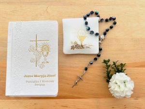 Zestaw komunijny - różaniec w etui i modlitewnik