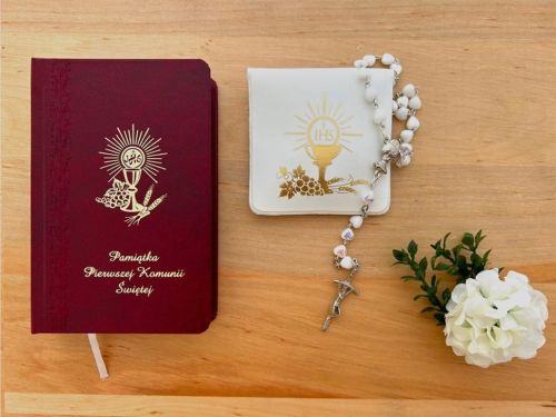 Zestaw komunijny - różaniec serduszka w etui i modlitewnik