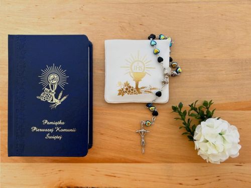 Zestaw komunijny - różaniec serduszka w etui i modlitewnik