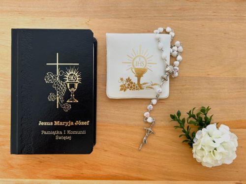 Zestaw komunijny - biały różaniec serduszka w etui i modlitewnik