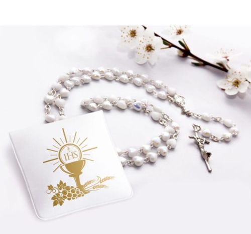 Różaniec komunijny - serca - białe + etui na różaniec