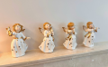 Figurka porcelanowa z Aniołem Stróżem - 4 szt.